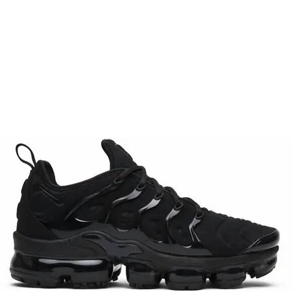 NEW NIKE men's air vapormax plus sneaker in black/black/dark grey